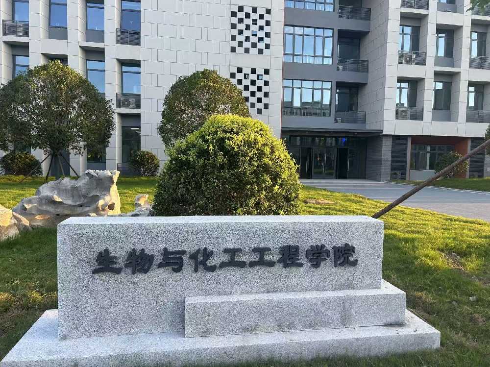 平远县扬州职业大学体育场高杆灯项目